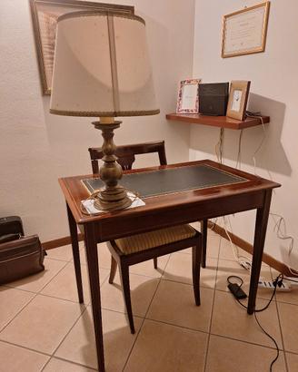 Scrittoio e sedia Luigi XVI fine 800, con lampada