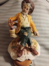 Soprammobile in Capodimonte vecchio ubriaco sulla 