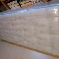 Materasso singolo. nuovo. cottone