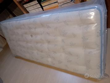 Materasso singolo. nuovo. cottone