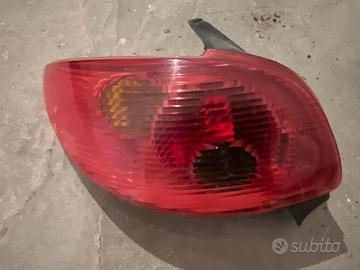 Faro posteriore 206 lato guida