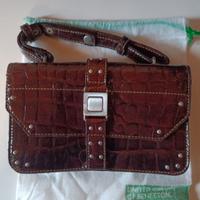 Borsa a mano effetto coccodrillo rosso UCB