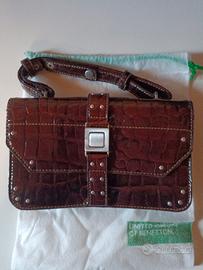 Borsa a mano effetto coccodrillo rosso UCB