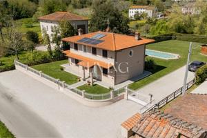 Villa di 220 m² con più di 5 locali a Capannori