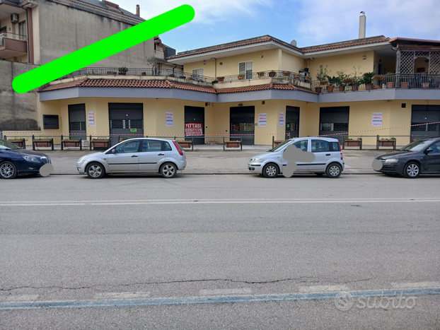 Locale commerciale 640mq/200mq in capua