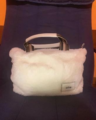 Borsa morbida “Oltre” in ecopelliccia con tracolla