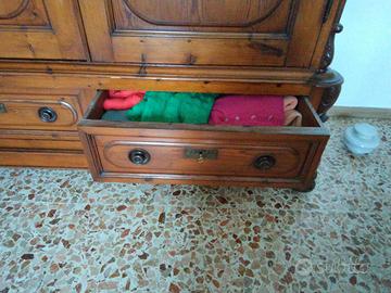 Armadio in legno di cipresso