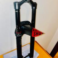 Super promo Rock Shox Yari 170 boost 27.5 nuova