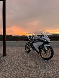 Yamaha yzf-r125 bianco perlato
