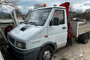 Iveco daily 35-8 con gru pesci