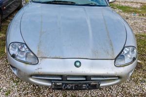 Jaguar XK8 coupè 4.0 1998 per ricambi (2a)