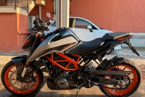KTM DUKE 390