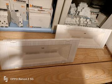 due lampade emergenza 