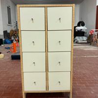 Cassettiera a 8 cassetti in legno chiaro