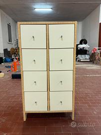 Cassettiera a 8 cassetti in legno chiaro