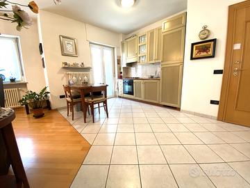 VIA CESARE BATTISTI ultimo piano con ascensore