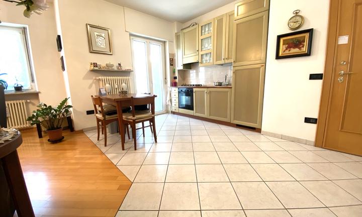 VIA CESARE BATTISTI ultimo piano con ascensore