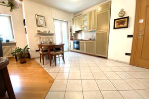 VIA CESARE BATTISTI ultimo piano con ascensore