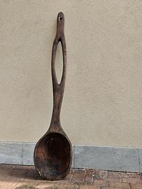 Scultura cucchiaio in legno
