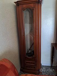 Fuciliera in legno 3 posti con vetrina.