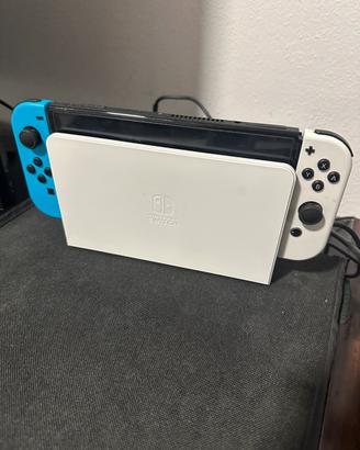 Nintendo Switch OLED con PlayStation 5