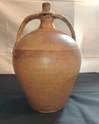 Anfora antica in terra cotta