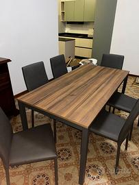 Tavolo in antracite e laminato