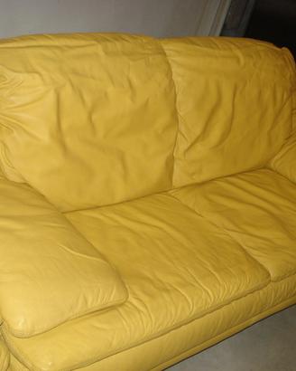 DIVANO IN PELLE