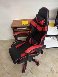 Sedia gamer + scrivania piccola