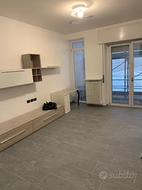 Trilocale arredato 2 bagni compreso di box
