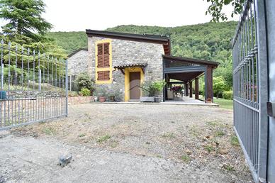CASA SEMINDIPENDENTE A CALESTANO