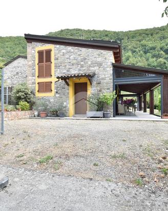 CASA SEMINDIPENDENTE A CALESTANO