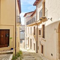 2 LOCALI A L'AQUILA