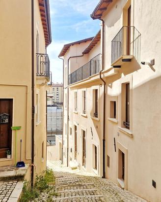 2 LOCALI A L'AQUILA