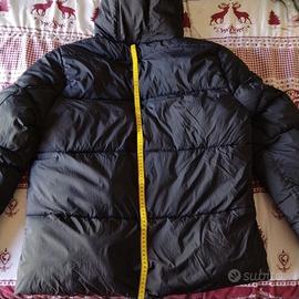 Giubbotto caldo nero.