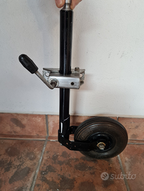 Servotimone per carrelli