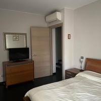 Camera da letto armadio comodini letto