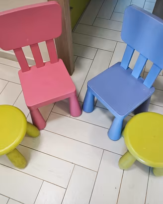 2 sedie e 2 sgabelli Ikea per bambini