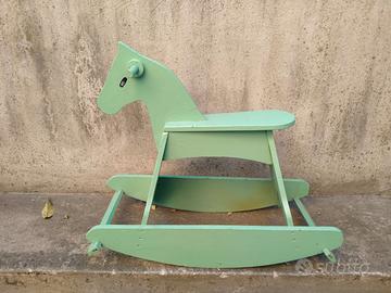 Cavallo a dondolo