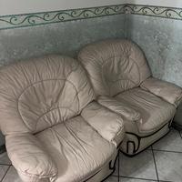 Poltrone in pelle bianche