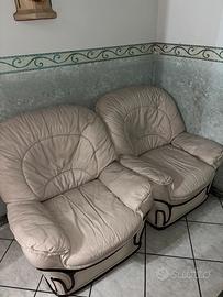 Poltrone in pelle bianche