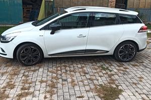 in buone condizioni  Clio moschino 