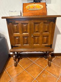 Mobile credenza