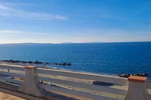 ESCLUSIVO 5 VANI CON TERRAZZO a 10 metri dal mare