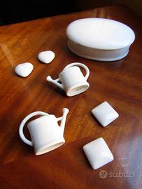 Set piccoli oggetti in porcellana bianca