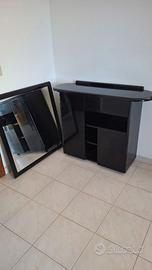 Mobiletto e specchio