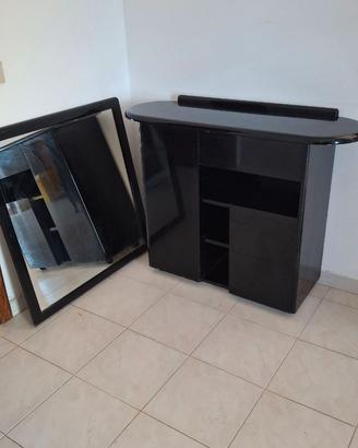 Mobiletto e specchio