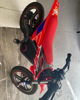 Minimoto elettrica per bambini dai 5 anni in poi