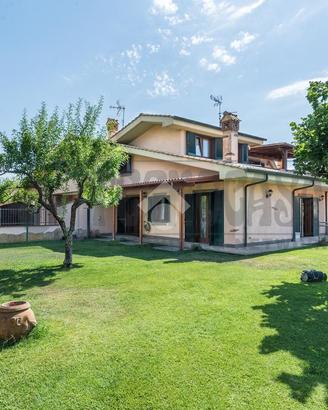 PORZIONE DI BIFAMILIARE A CIAMPINO