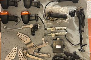 Yamaha R1 (00/01) - Ricambi vari